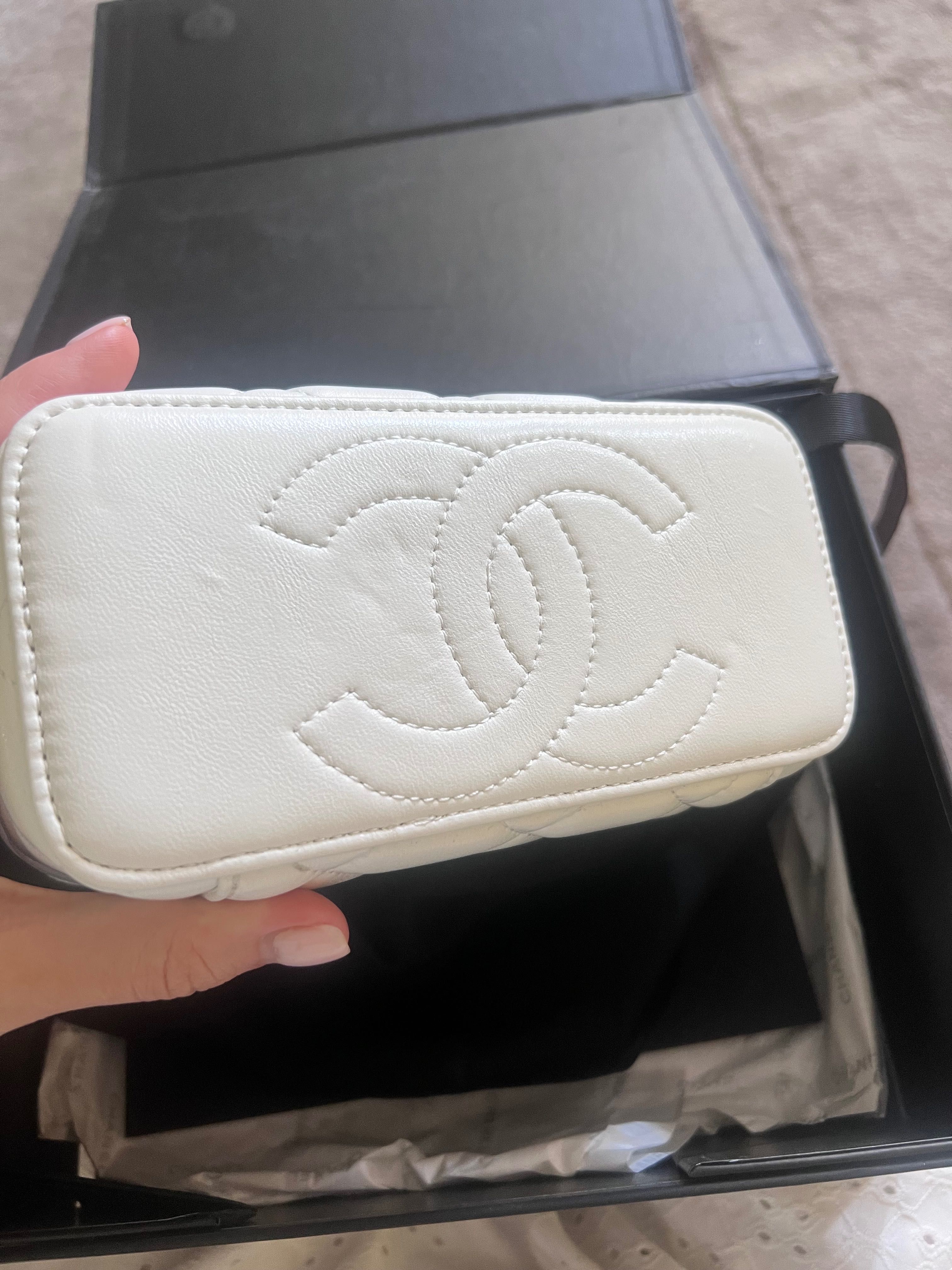Чанта бяла chanel