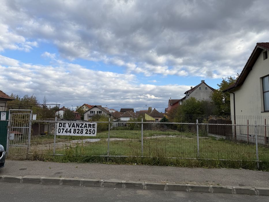 Teren Intravilan  900mp central str Eroilor