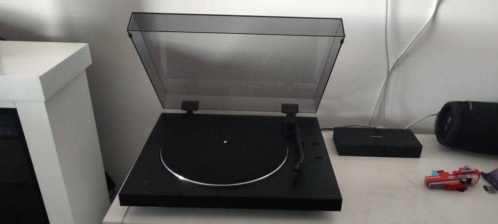 Vând Pick up marca Sony