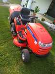 Tractoras tuns gazon
