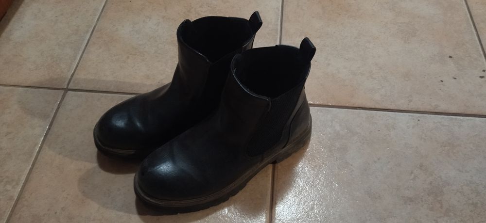 Donez pantofi de femeia mărimea 37