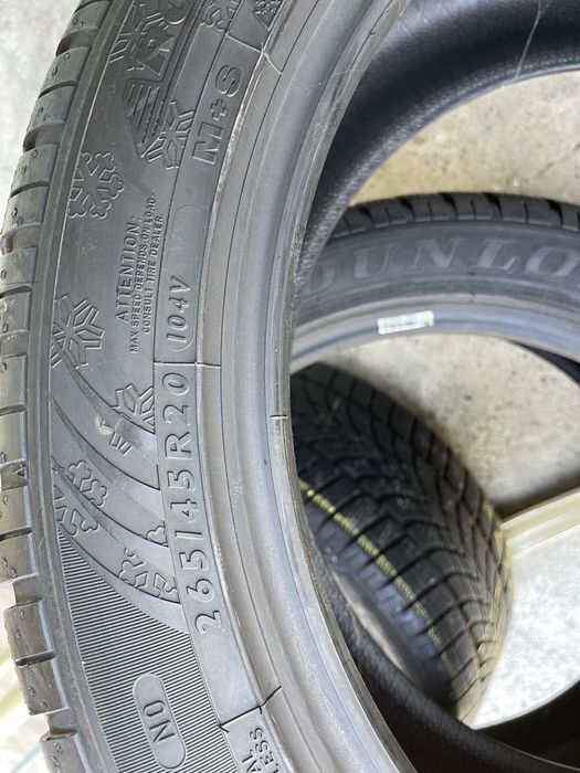 4 anvelope de iarna Dunlop fata 265/45/20 spate 295/40/20