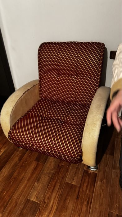 Диван с двумя креслами