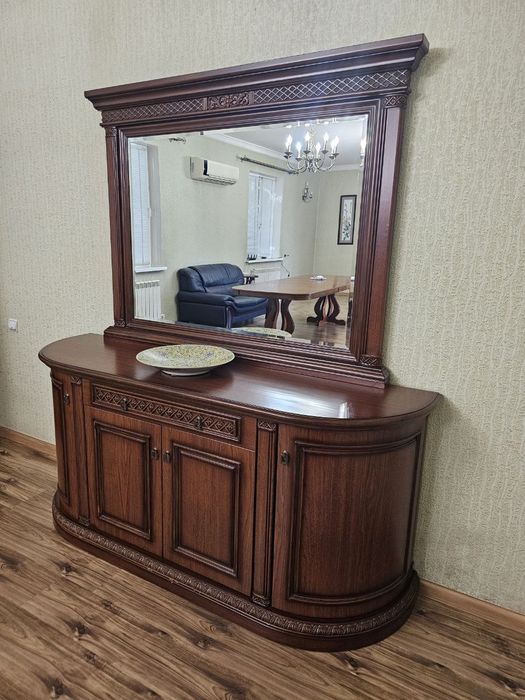 Комод для гостиной с зеркалом
