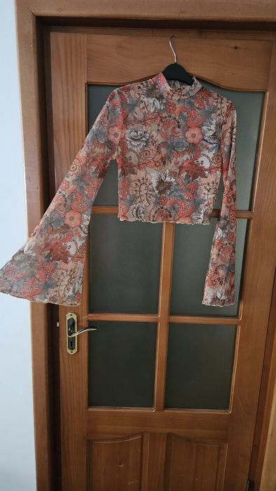 Bluza cu maneci evazate