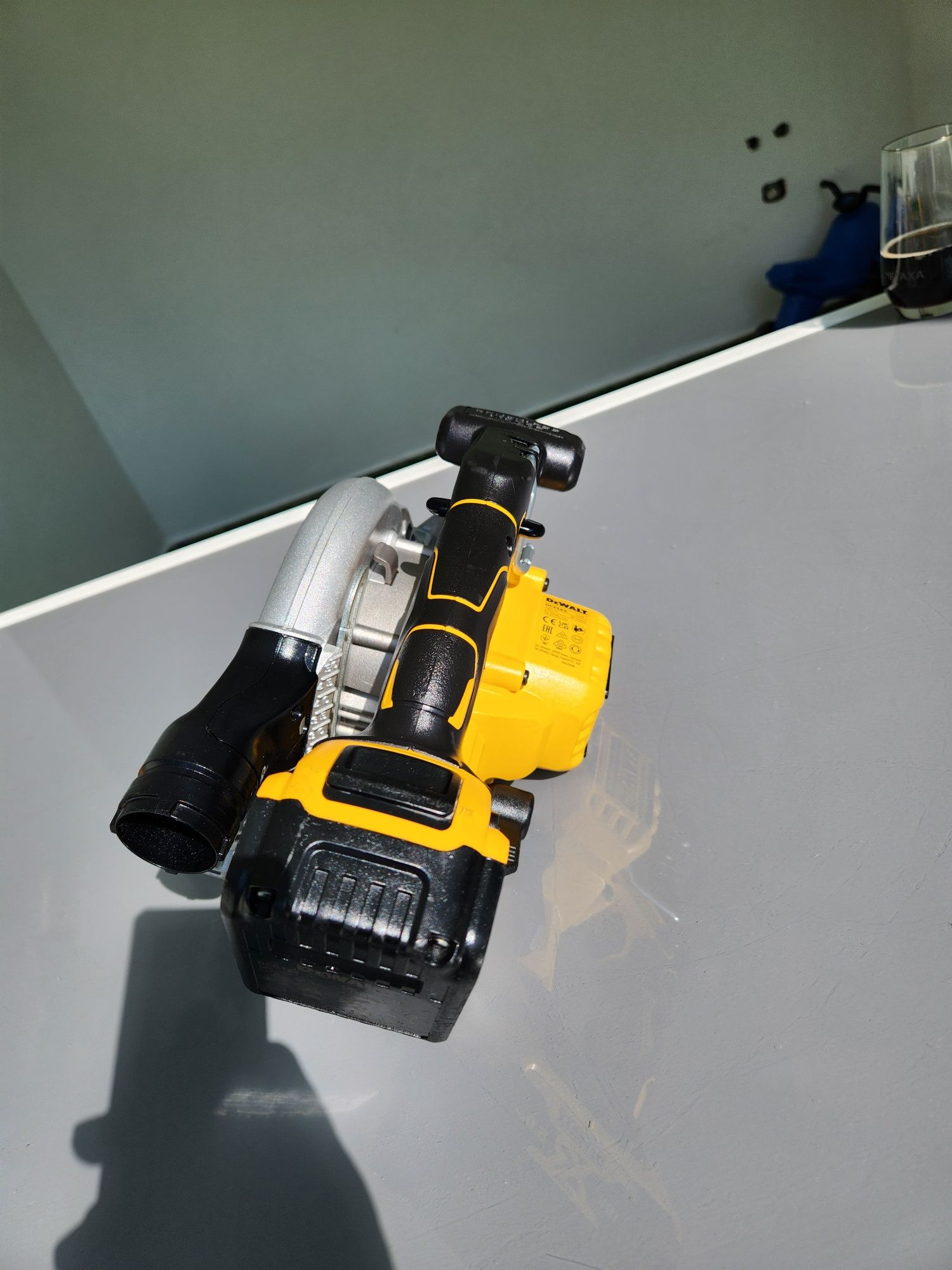 Circular Dewalt DCD-565