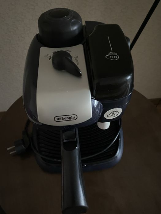 Продаю кофемашину Delonghi