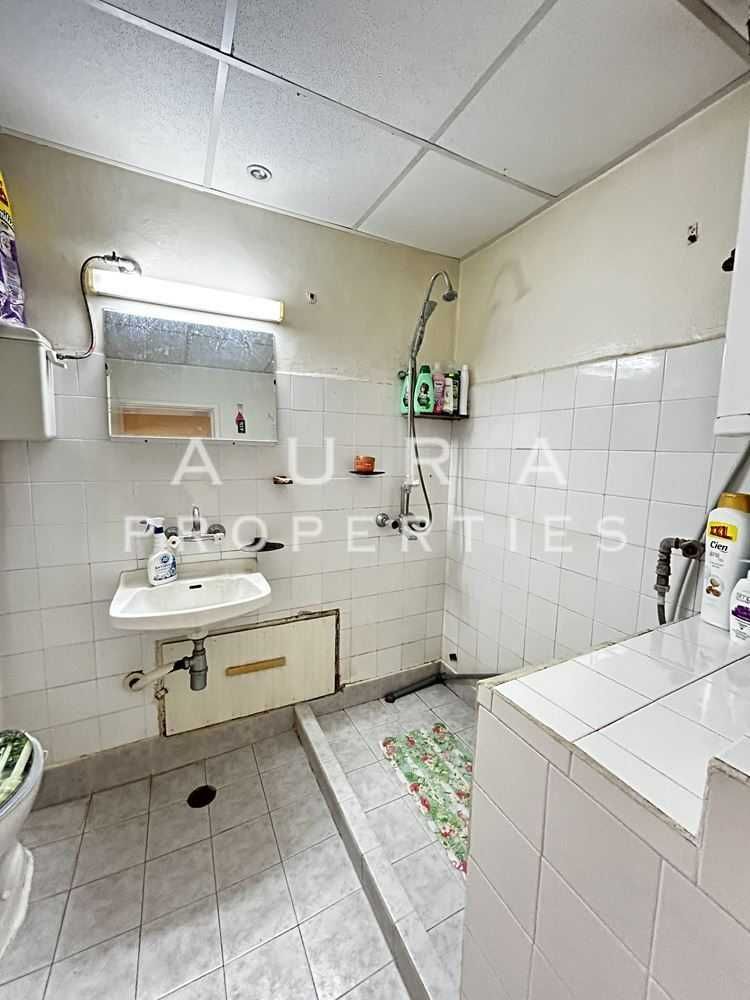 Продава се Тристаен апартамент в Разград, Житница - 110 кв.м за 3 €/кв.м - Снимка #9