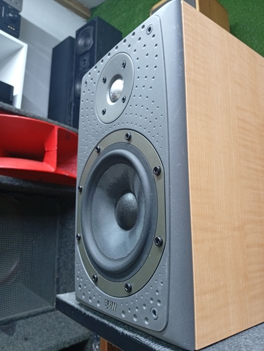 Букшелфи Bowers & Wilkins DM-303