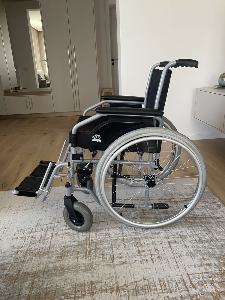 Scaun cu rotile 708D
