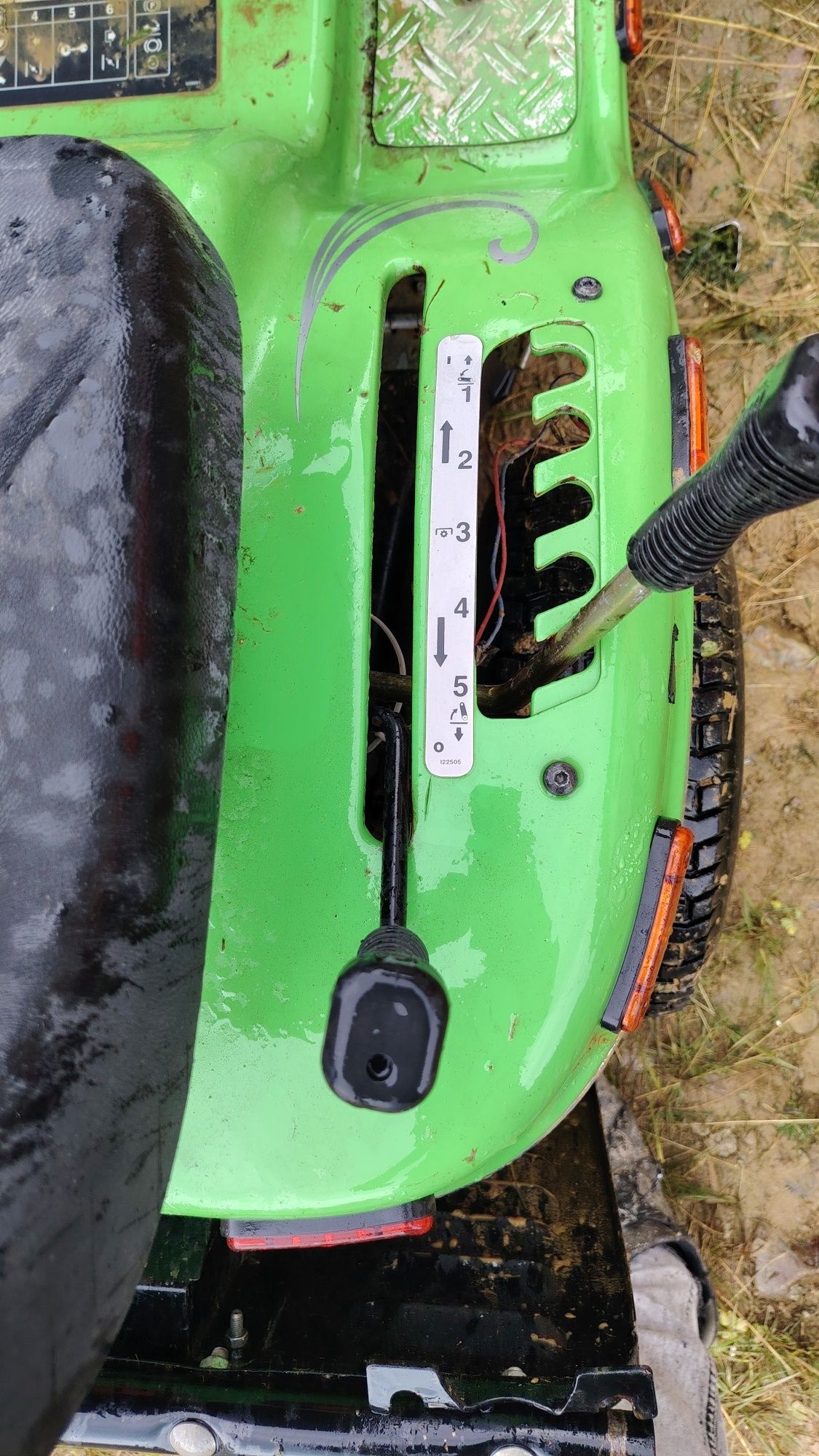 Vând tractoras gazon