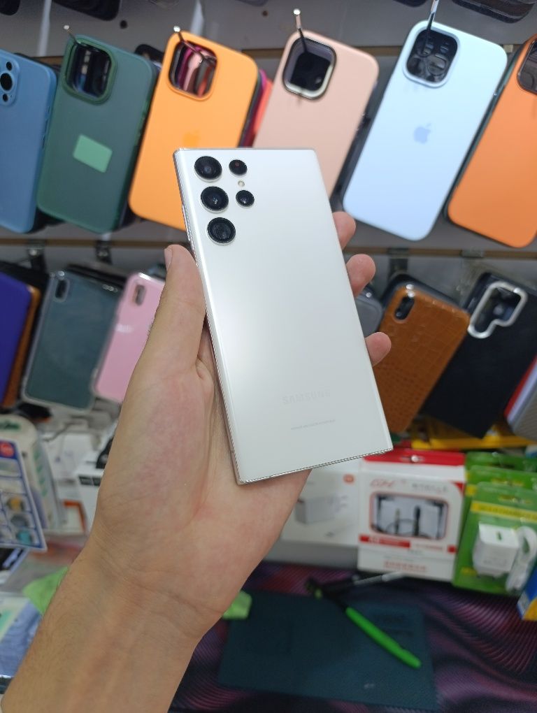 Samsung S22 Ultra 12/512 ideal