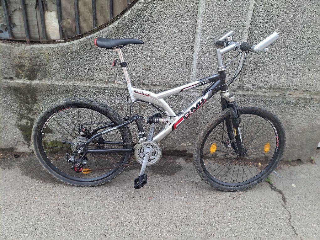Bicicleta mtb full suspension