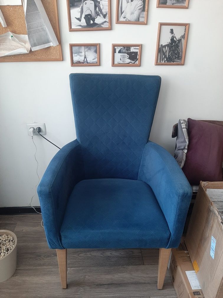 Бирюзовый диван и кресло