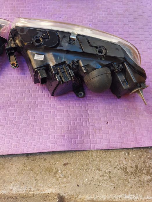 Продавам фарове от passat b5- 2001 година