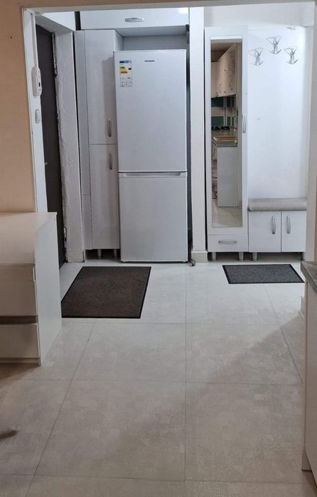 Vând apartament decomandat