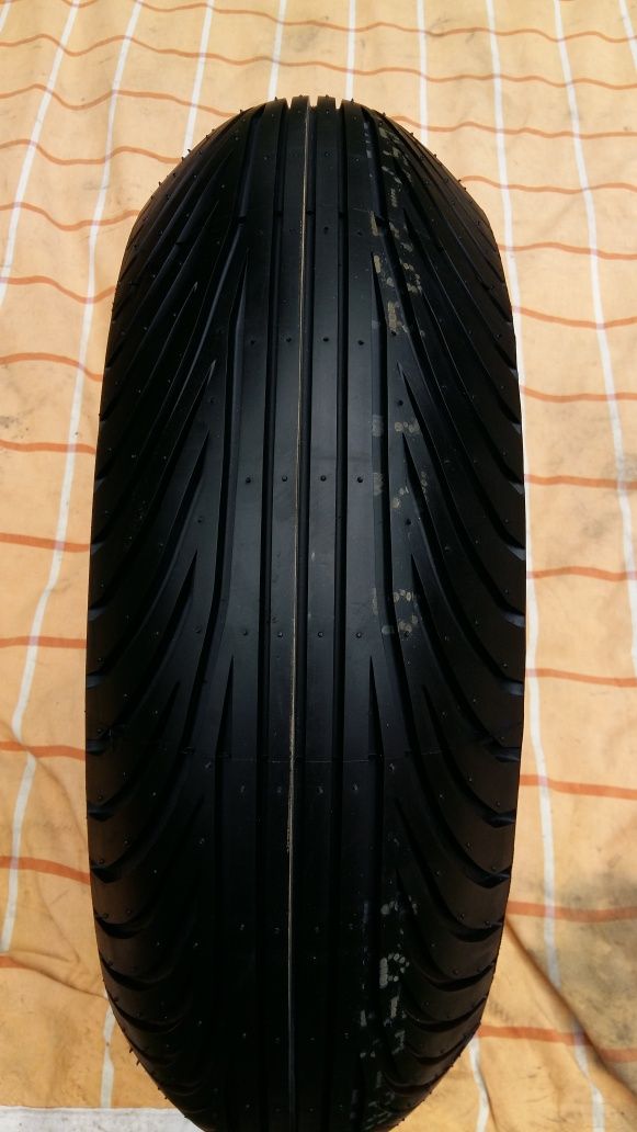 O bucată 190/180/170 630/640/650 R17 moto slik - una Bridgestone