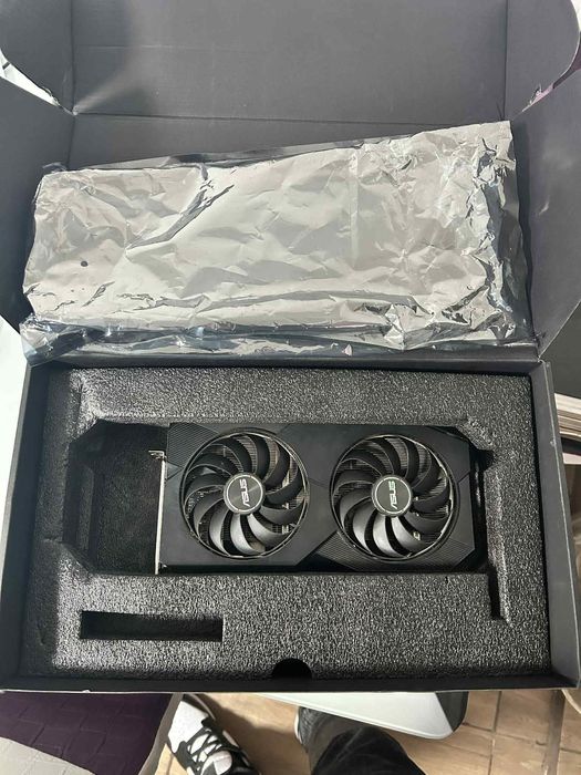 Vând placa video Rx 6600 8gb