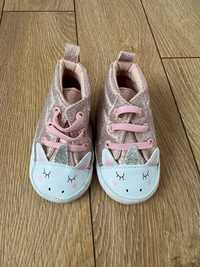 Бебешки обувчици