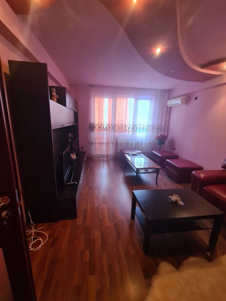 Inchiriez apartament zona CV nouă