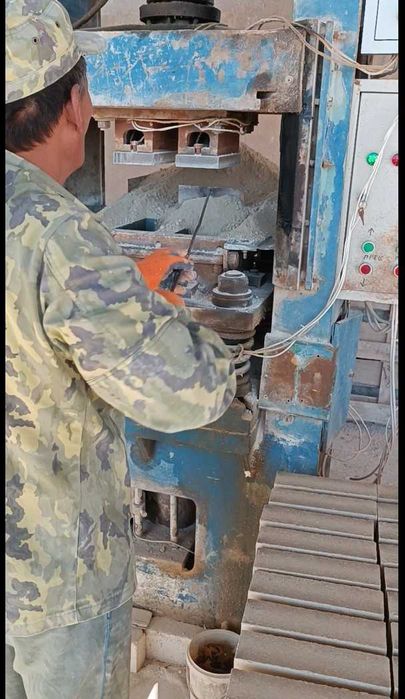 Гидравлический пресс П474. ва огнеупор ғишт ишлаб чиқариш ускуналари