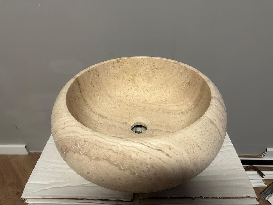 Vindem lavoare din piatra naturala