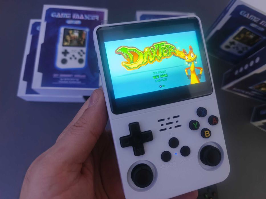 R36S Малка Портативна Конзола с хиляди ретро игри