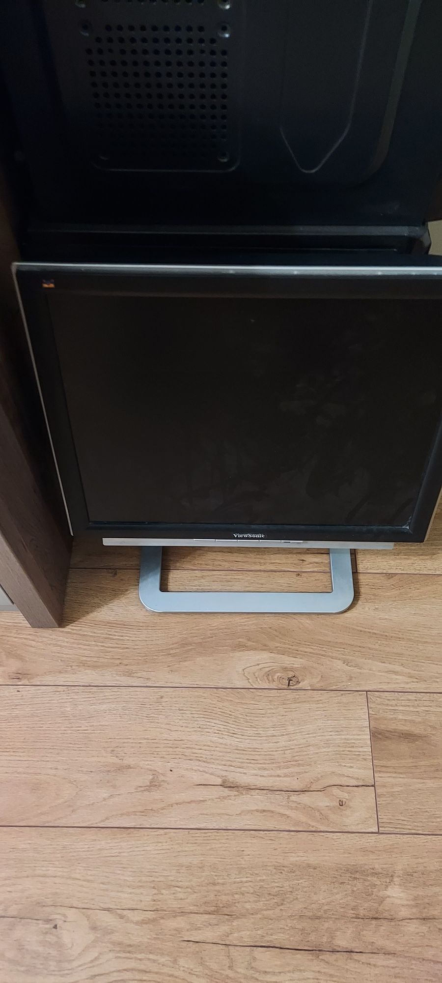 Продам мониторы 2шт срочно