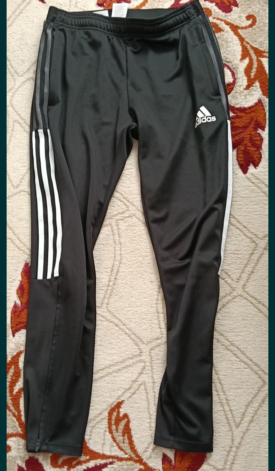Pantaloni trening Adidas mărimea M