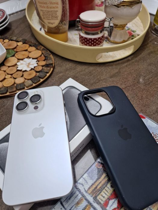 Vand/Schimb iPhone 15 Pro…full box