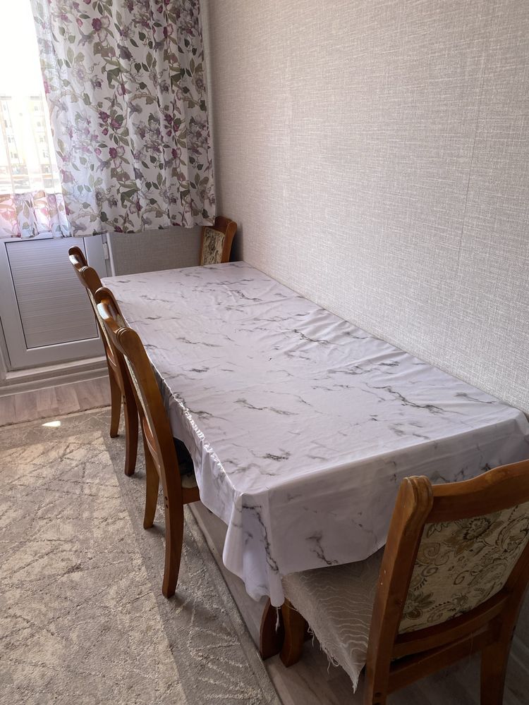 Кухоный стол и стулья