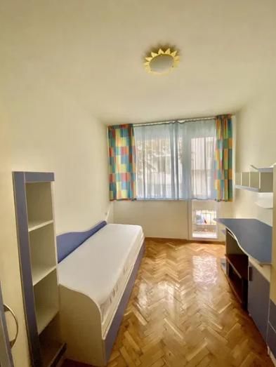 Дава се под наем Четиристаен апартамент в Варна, Център - 100 кв.м за 900 € - Снимка #2