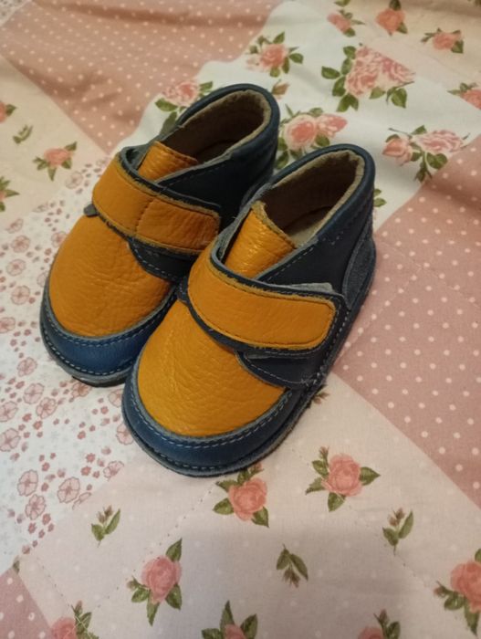 Vând ghetuțe Macco cu brant de lana detasabil mărimea 21 interior 13.5