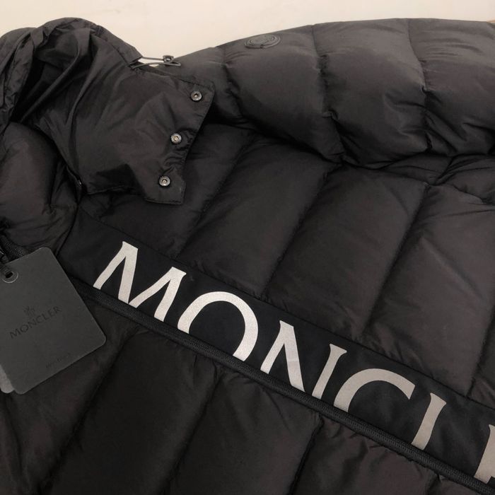 Geaca Moncler colectie noua