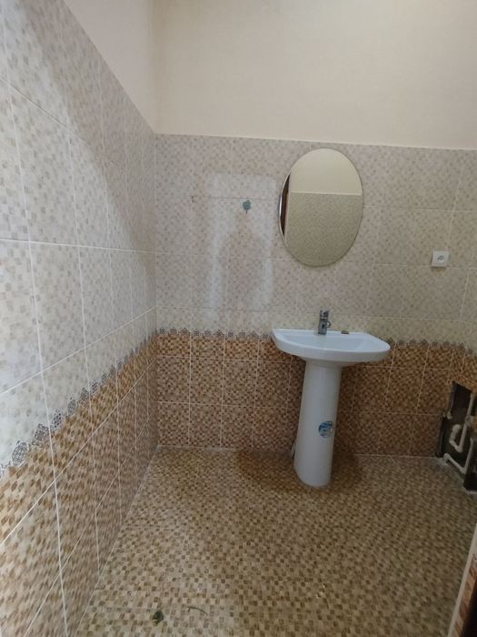 Magazin arendaga beriladi femil park yonda 55 kvadtat yul ustida