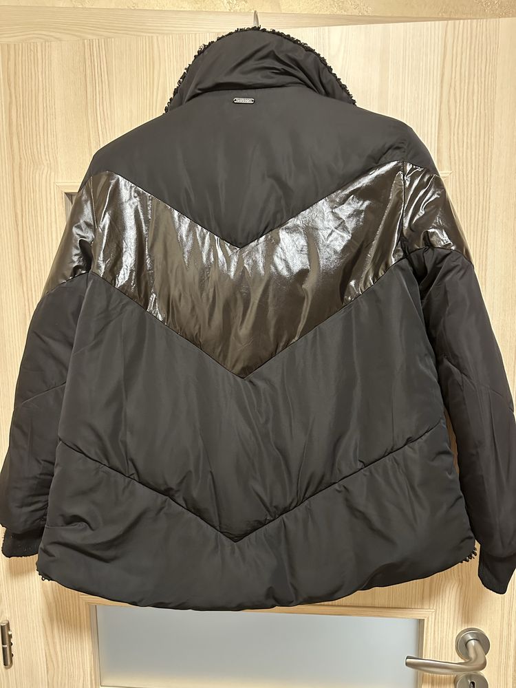 Дамско зимно яке Guess