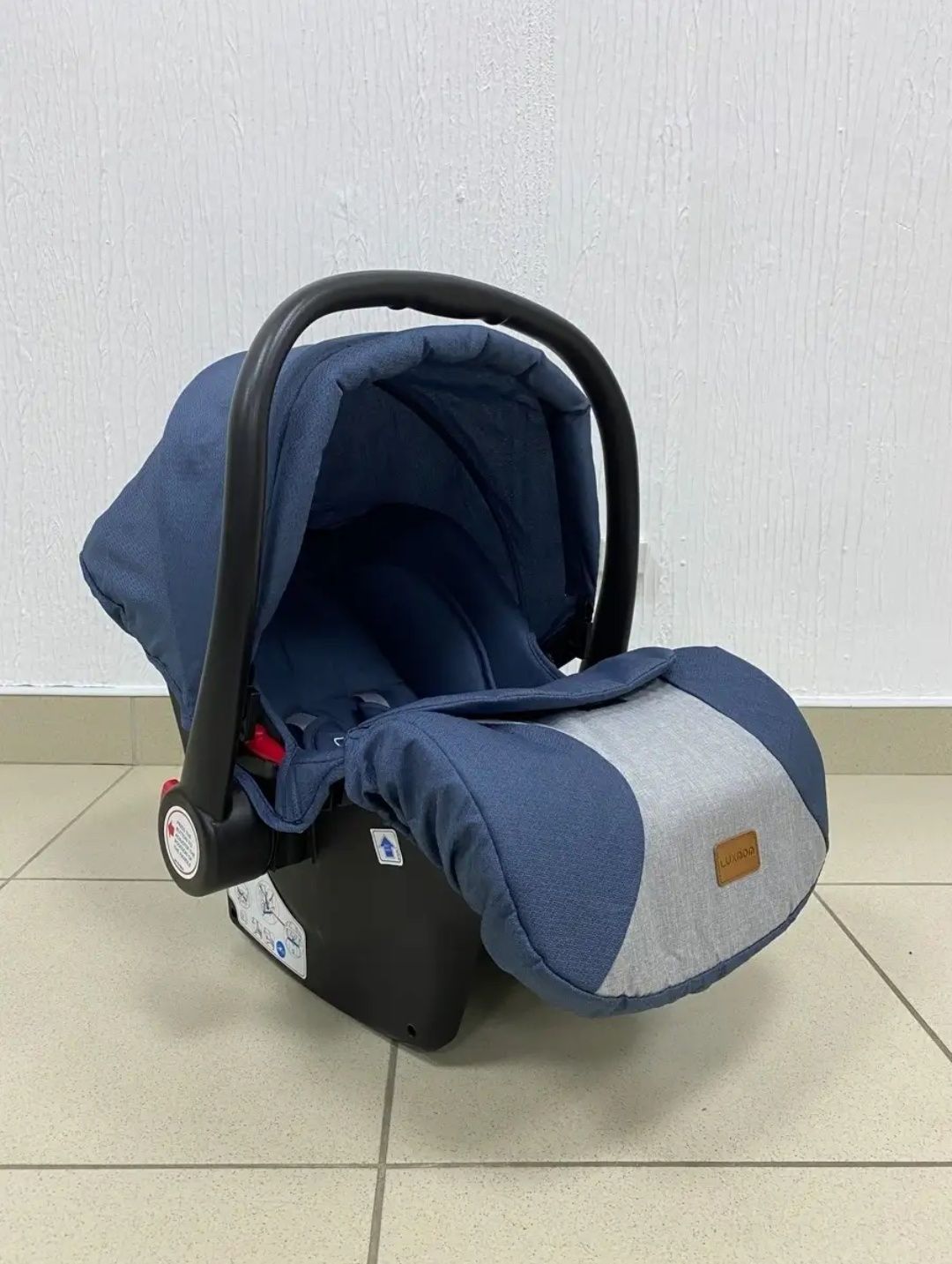 Продам детскую коляску 3в1