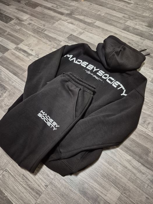 Trening barbat noi cu eticheta