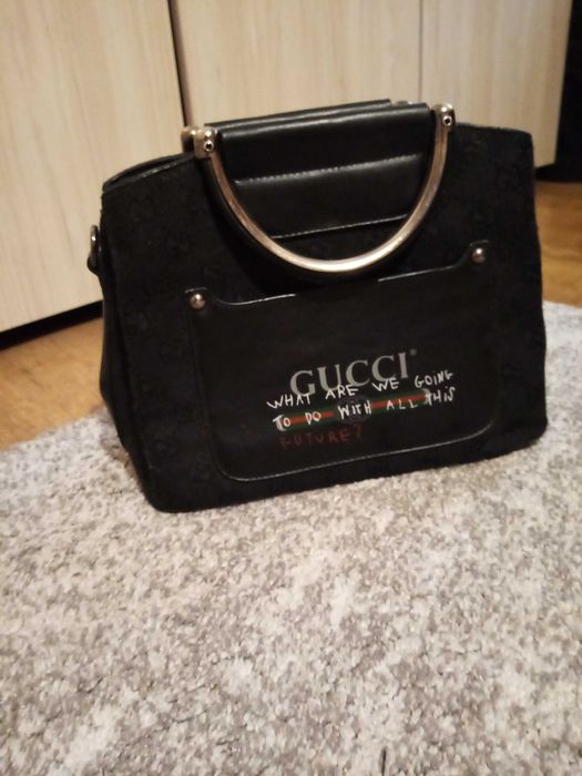 Чанта GUCCI, носена е два пъти предлага се само за хора от Ямбол