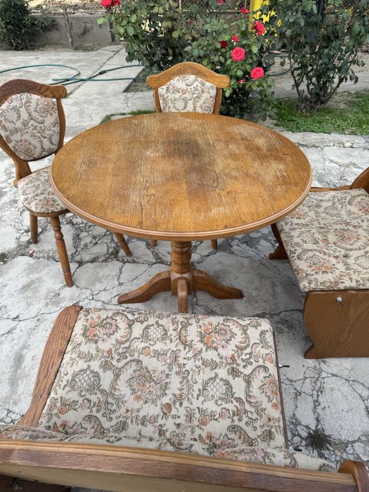 Masa cu scaune si bancuta