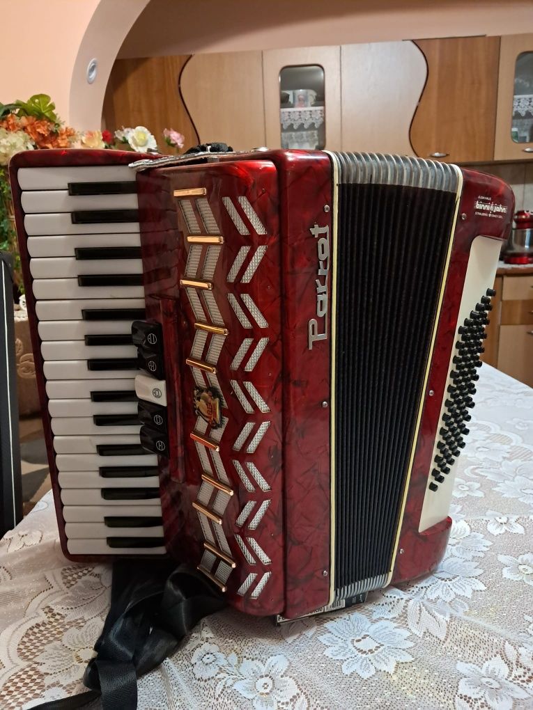 Parrot 72 de bași