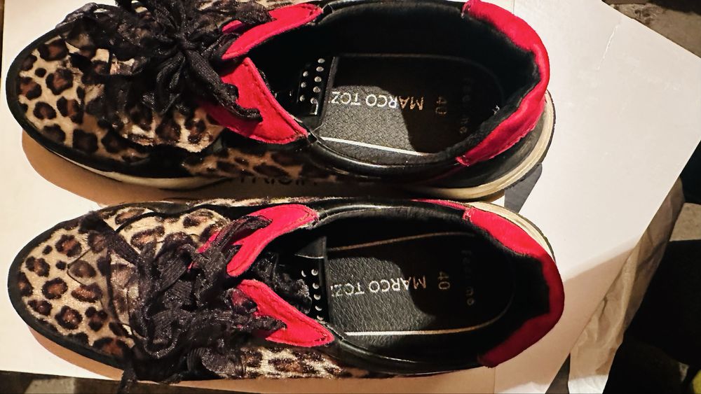 Дамски сникърси с животински принт.