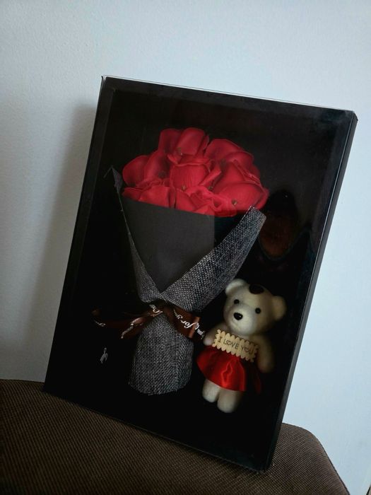 Букет с рози и мече