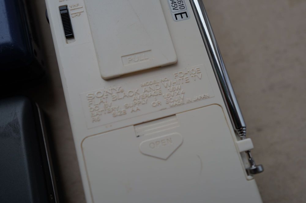 Vand trei Sony Walkman Wm FX511 si B39 plus TV Watchman FD-10E