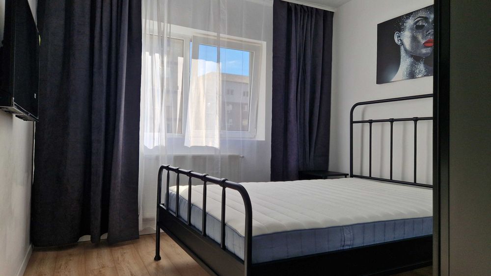 Inchiriez Apartament 4 camere decomandat  etaj 1  Zona Olimpia