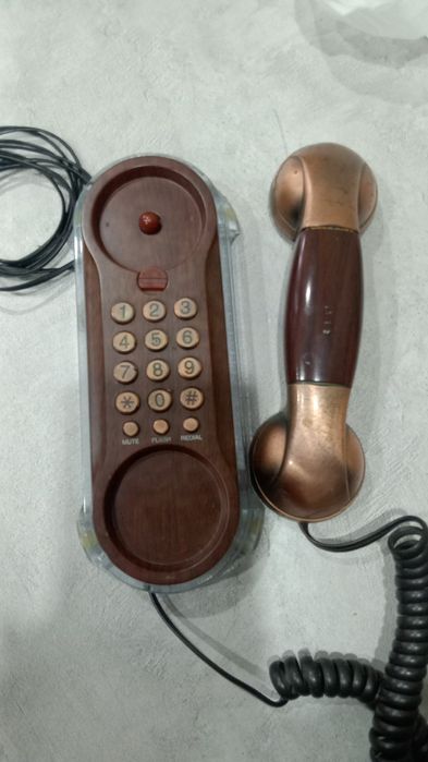 Домашний настенный телефон