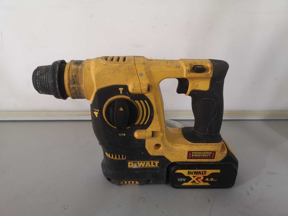 Перфоратор - Dewalt DCH253