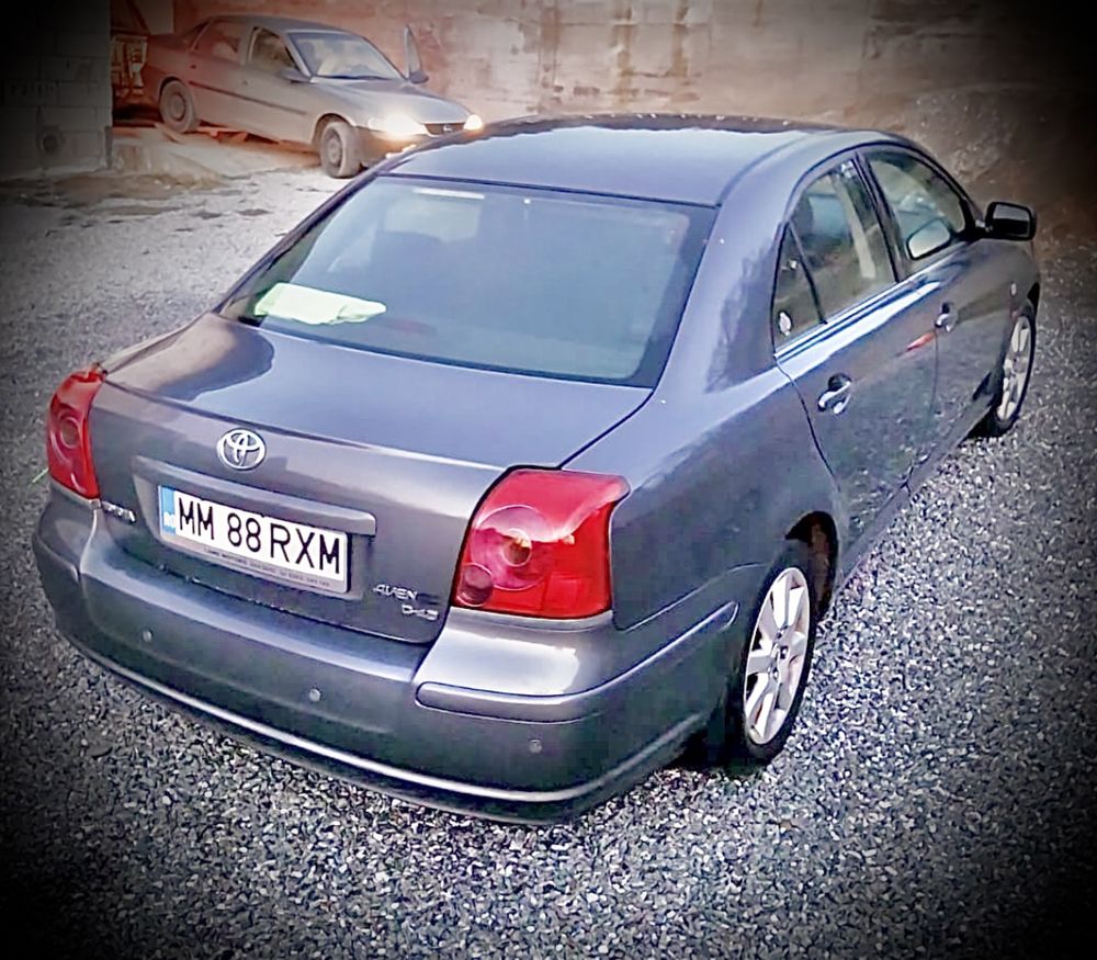 Vând Toyota Avensis