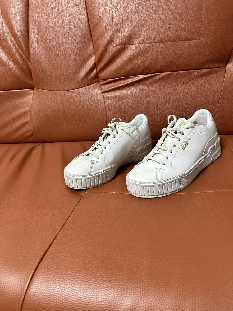 Adidasi Puma numarul 40