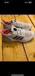 Vând pantofi sport marca Adidas